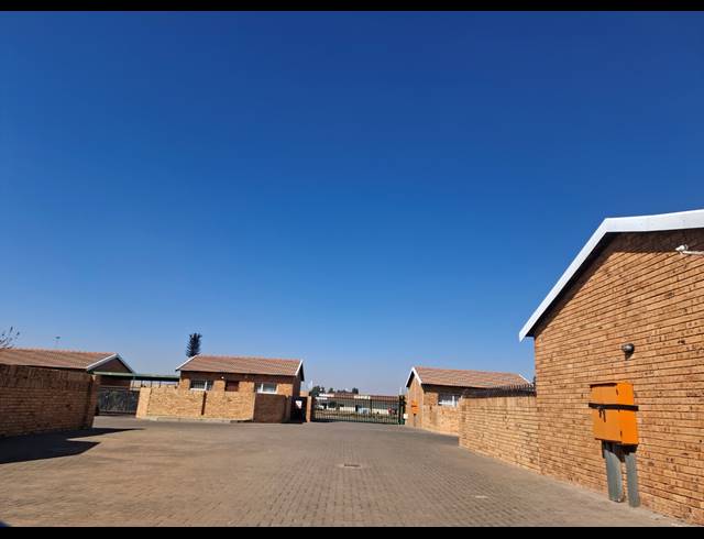 2 BEDROOM SECTIONAL TITLE FOR SALE IN FINSBURY